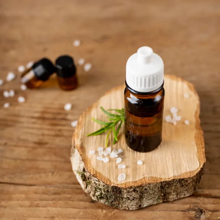Aceite de árbol de té y óxido de zinc